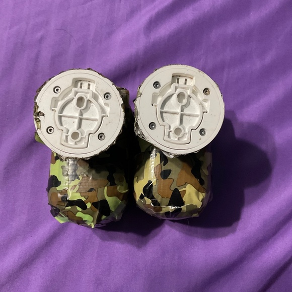 Arlo cameras (2) with charging cord. H136 - Picture 3 of 4